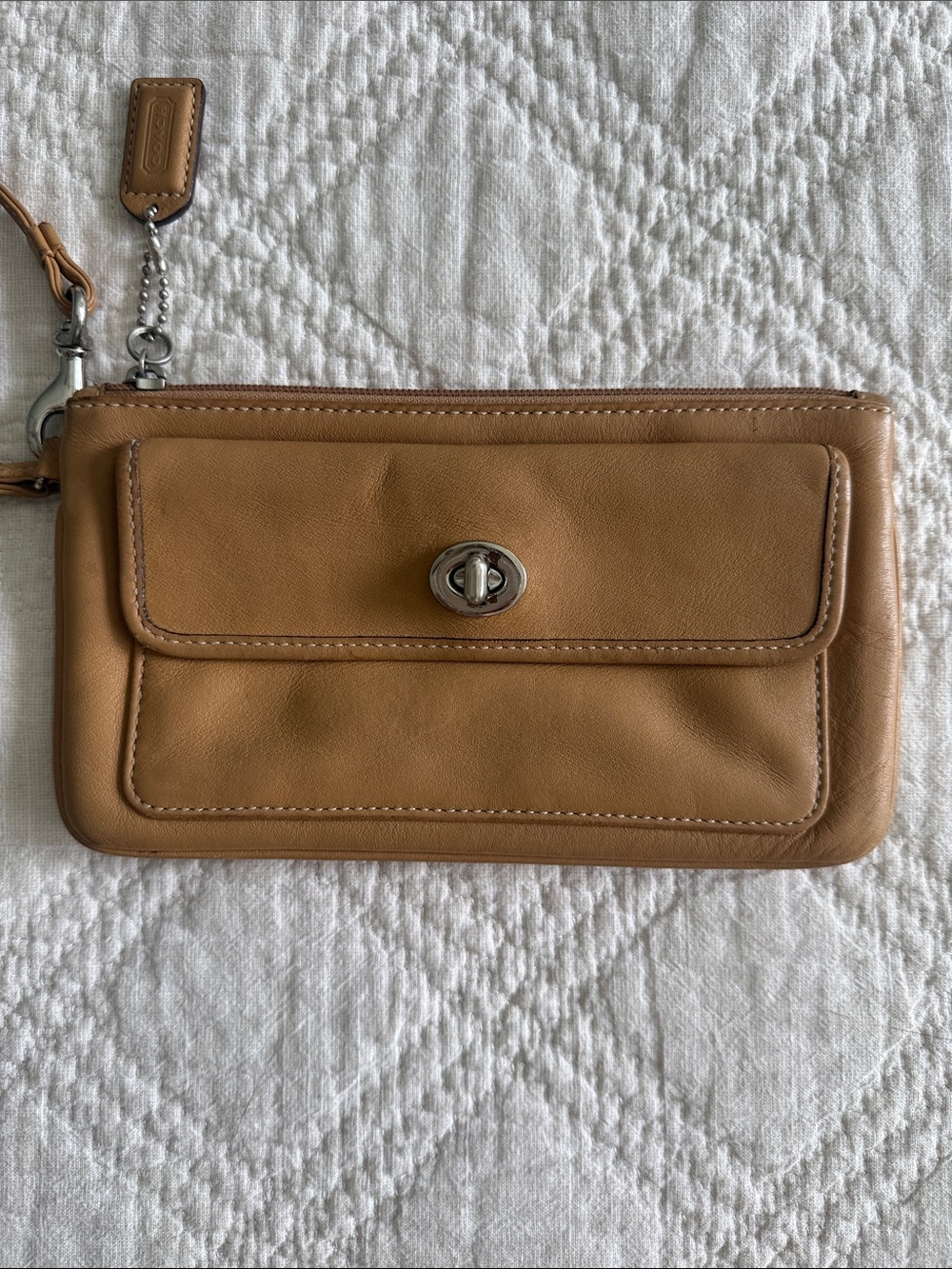 Coach Legacy Turnlock Leather Wristlet Clutch Tan Silver Accents Vintage